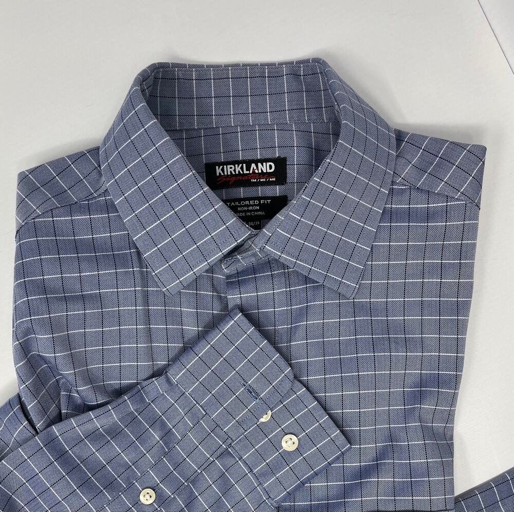 Kirkland Signature Tailored Fit Non-Iron size Medium Pre-Owned in good condition